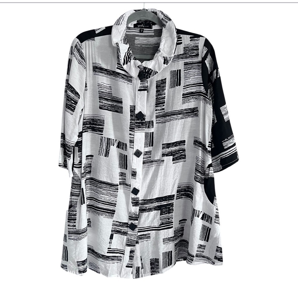 Yushi Art to Wear Button Down Tunic Top in Black and White size Small
